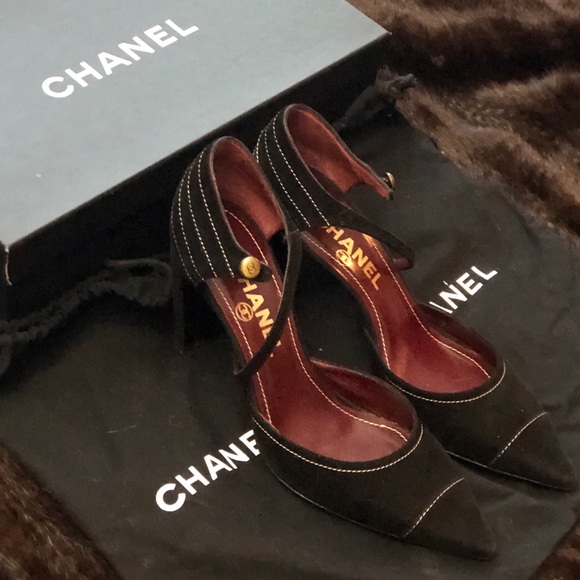 CHANEL Timeless Vintage Suede Heels - Picture 4 of 13